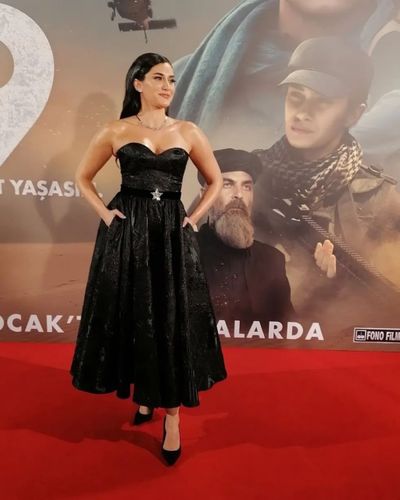 Hande Doğandemir seksi ifşa fotoğrafı 24