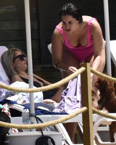 Hande Doğandemir seksi ifşa fotoğrafı 528