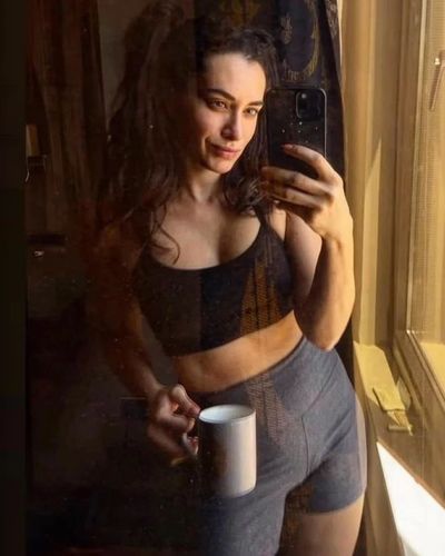 Hande Doğandemir seksi ifşa fotoğrafı 533