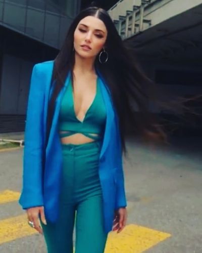 Hande Ercel seksi ifşa fotoğrafı 81730