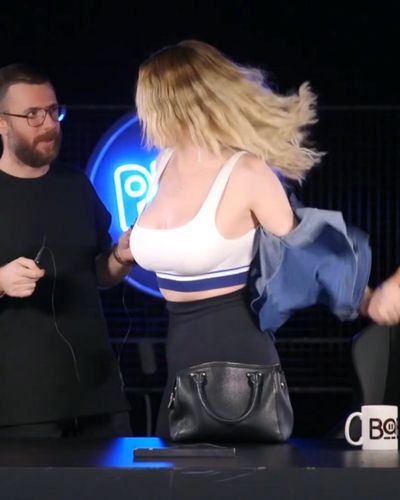 Hande Sarıoğlu seksi ifşa fotoğrafı 249