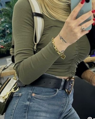 Hande Sarıoğlu seksi ifşa fotoğrafı 302