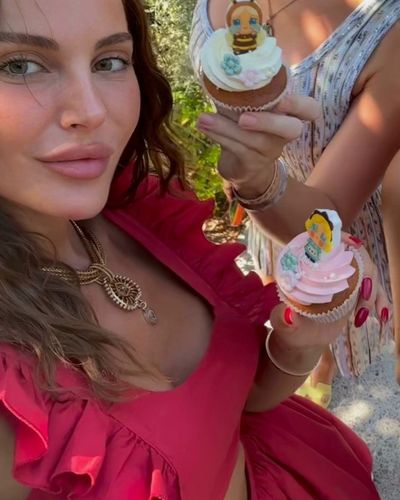 Hande Sarıoğlu seksi ifşa fotoğrafı 322