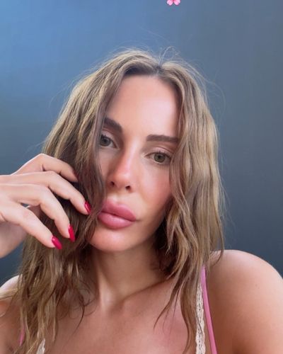 Hande Sarıoğlu seksi ifşa fotoğrafı 325
