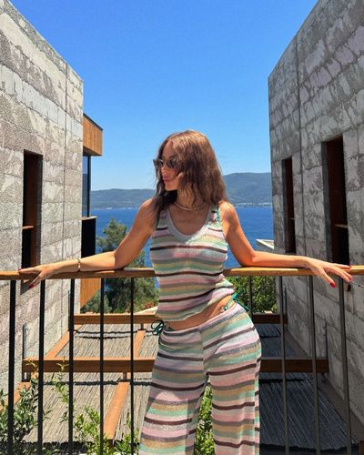 Hande Sarıoğlu seksi ifşa fotoğrafı 327