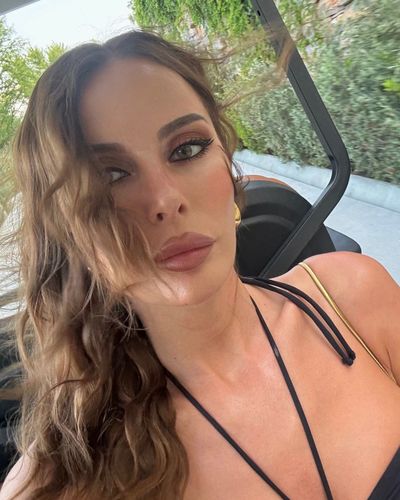Hande Sarıoğlu seksi ifşa fotoğrafı 336
