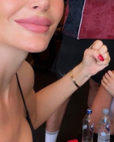 Hande Sarıoğlu seksi ifşa fotoğrafı 343