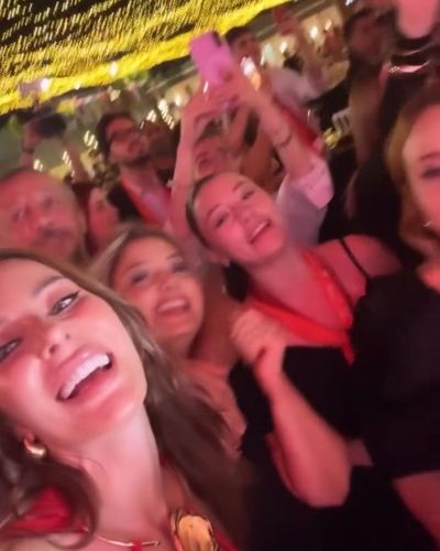 Hande Sarıoğlu seksi ifşa fotoğrafı 344