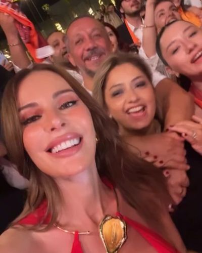 Hande Sarıoğlu seksi ifşa fotoğrafı 345