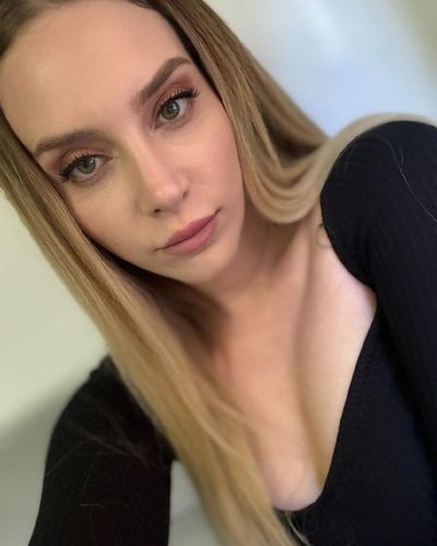 Hayal Köseoğlu seksi ifşa fotoğrafı 7