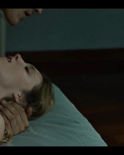 Hayal Köseoğlu seksi ifşa fotoğrafı 4 — Bir Nefes Daha (2021)