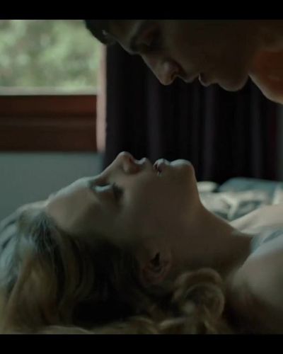Hayal Köseoğlu seksi ifşa fotoğrafı 7 — Bir Nefes Daha (2021)