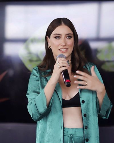 Hazal Kaya seksi ifşa fotoğrafı 80376