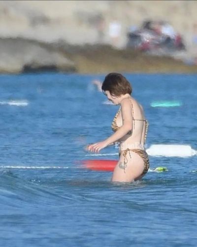 Hazal Kaya seksi ifşa fotoğrafı 80372
