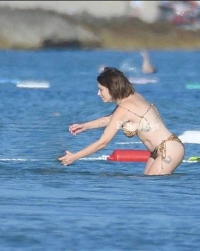 Hazal Kaya seksi ifşa fotoğrafı 80367
