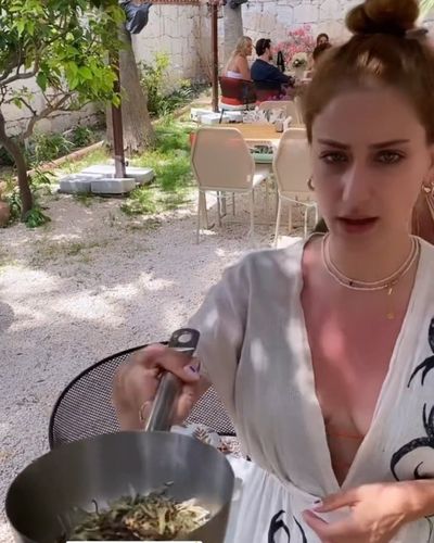 Hazal Kaya seksi ifşa fotoğrafı 80332
