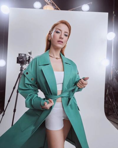 Hazal Kaya seksi ifşa fotoğrafı 80276