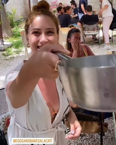 Hazal Kaya seksi ifşa fotoğrafı 80264