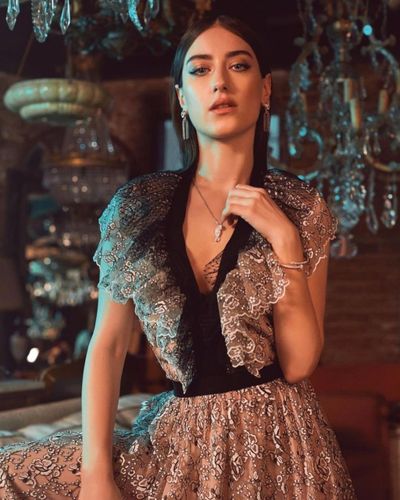 Hazal Kaya seksi ifşa fotoğrafı 80211