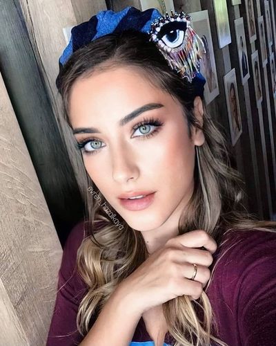 Hazal Kaya seksi ifşa fotoğrafı 80197