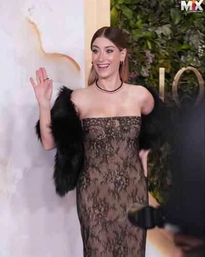 Hazal Kaya seksi ifşa fotoğrafı 490
