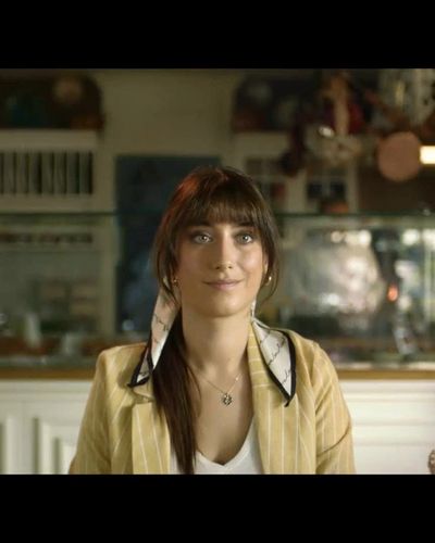Hazal Kaya seksi ifşa fotoğrafı 17 — Benden Ne Olur (2022)