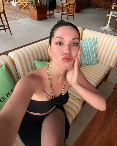 Hazal Subaşı seksi ifşa fotoğrafı 1