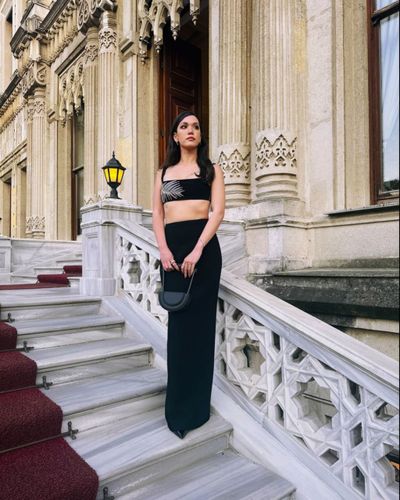 Hazal Subaşı seksi ifşa fotoğrafı 23