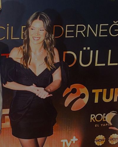 Hazal Subaşı seksi ifşa fotoğrafı 31686