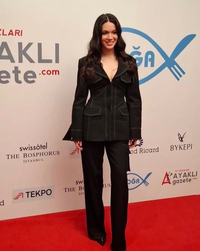 Hazal Subaşı seksi ifşa fotoğrafı 45
