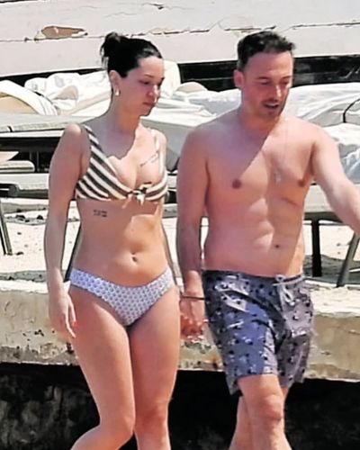 Hazal Subaşı seksi ifşa fotoğrafı 501