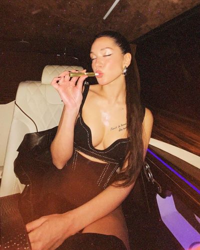 Hazal Subaşı seksi ifşa fotoğrafı 512