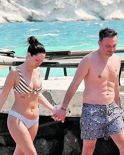 Hazal Subaşı seksi ifşa fotoğrafı 70