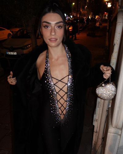 Hazar Erguclu seksi ifşa fotoğrafı 79906