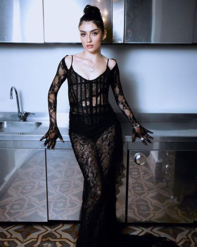 Hazar Erguclu seksi ifşa fotoğrafı 79874
