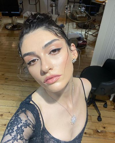 Hazar Erguclu seksi ifşa fotoğrafı 79820