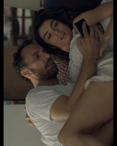 Hazar Erguclu seksi ifşa fotoğrafı 79744