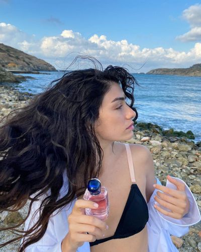 Hazar Erguclu seksi ifşa fotoğrafı 79698