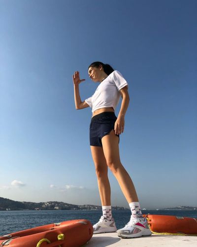 Hazar Erguclu seksi ifşa fotoğrafı 79676