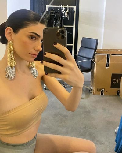 Hazar Erguclu seksi ifşa fotoğrafı 536