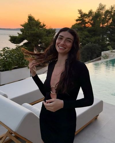 Hazar Erguclu seksi ifşa fotoğrafı 540