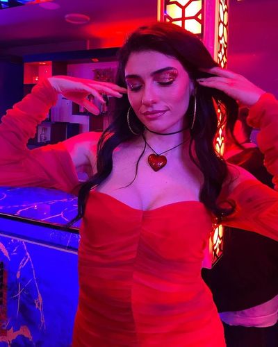 Hazar Erguclu seksi ifşa fotoğrafı 542