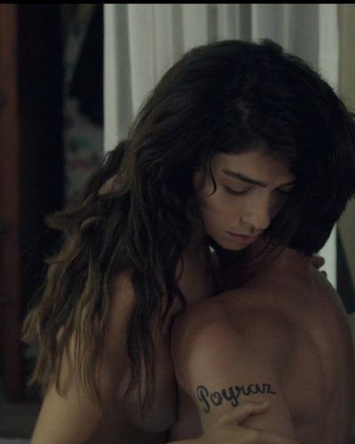 Hazar Erguclu seksi ifşa fotoğrafı 545