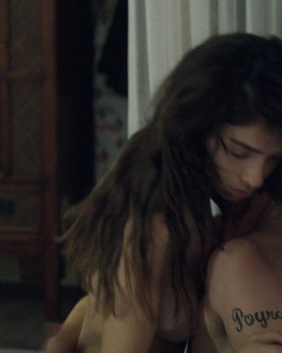Hazar Erguclu seksi ifşa fotoğrafı 546