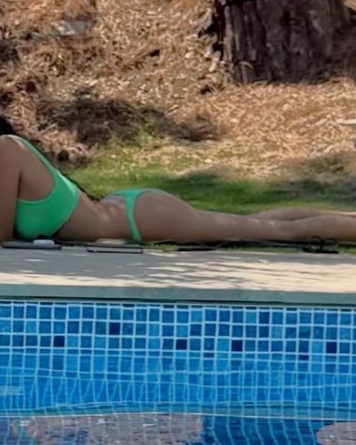 Hazar Erguclu seksi ifşa fotoğrafı 560