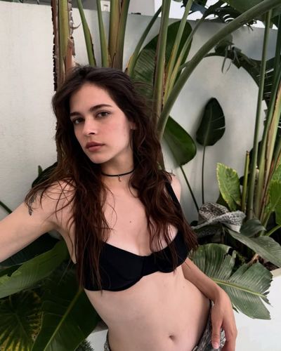 Helin Elveren seksi ifşa fotoğrafı 16
