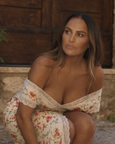 Hulya Avsar seksi ifşa fotoğrafı 171