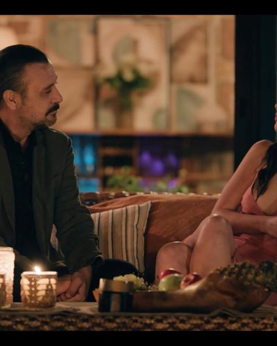 İlayda Akdoğan seksi ifşa fotoğrafı 13 — Meraklı Bir Adamın 10 Günü (2024)
