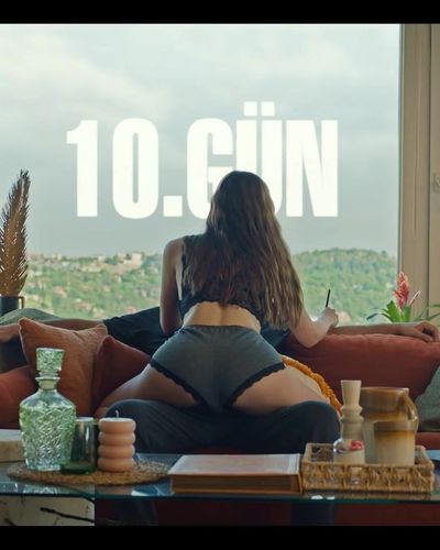 İlayda Akdoğan seksi ifşa fotoğrafı 15 — Meraklı Bir Adamın 10 Günü (2024)