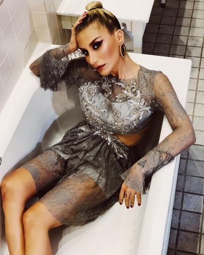 İrem Derici seksi ifşa fotoğrafı 679
